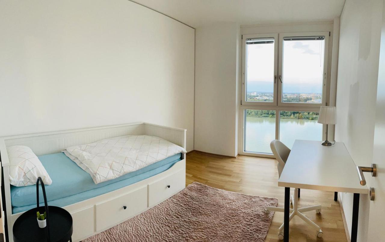 Danube Skyline Executive Apartment Wenen Buitenkant foto