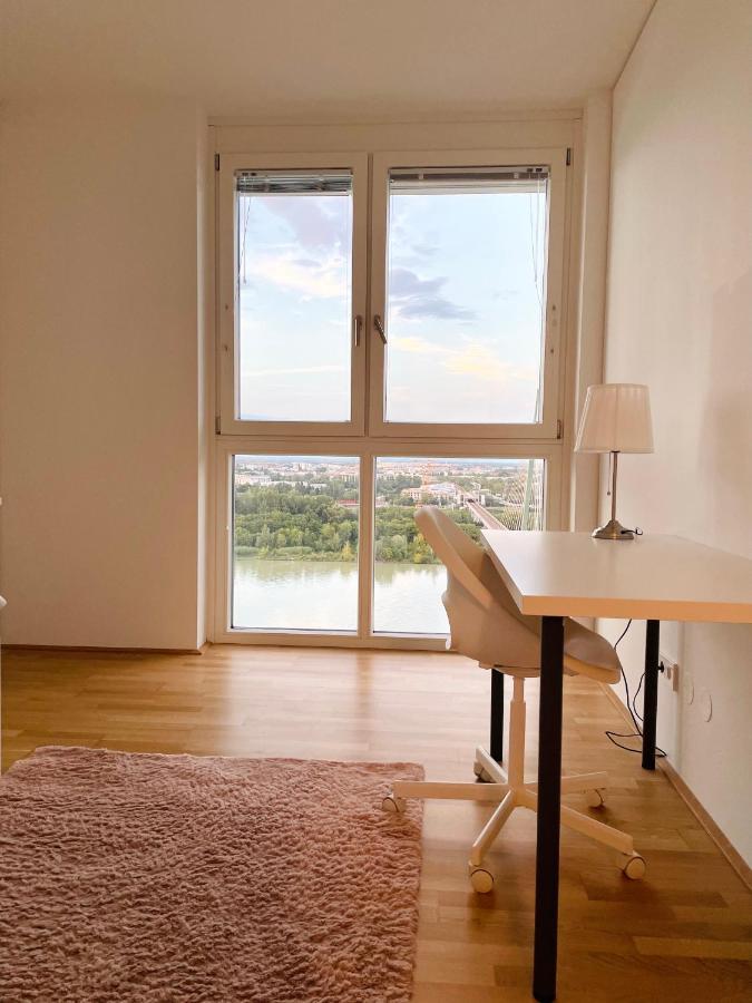 Danube Skyline Executive Apartment Wenen Buitenkant foto